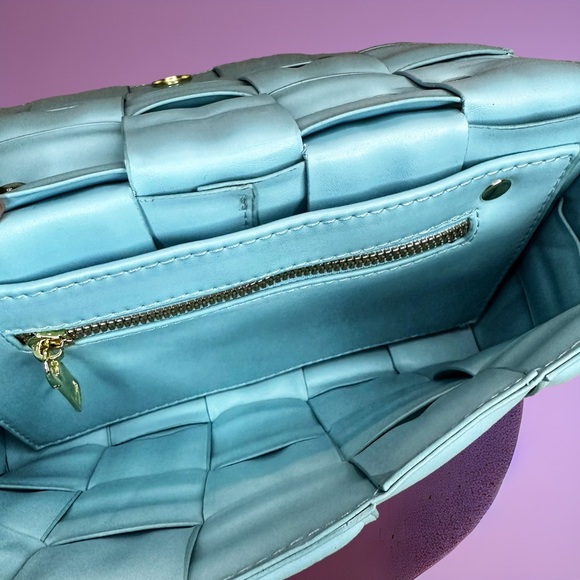 NEW Luxe Sky Blue Woven Vegan Leather Goldtone Chain Top Handle / Shoulder Bag - Picture 16 of 16